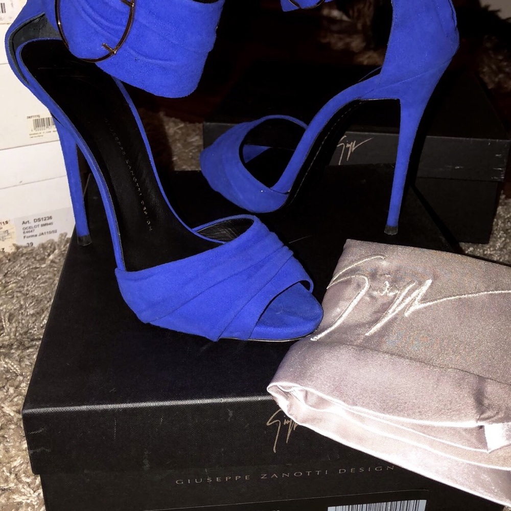 Women’s Giuseppe Zanotti heels - Picture 2 of 3